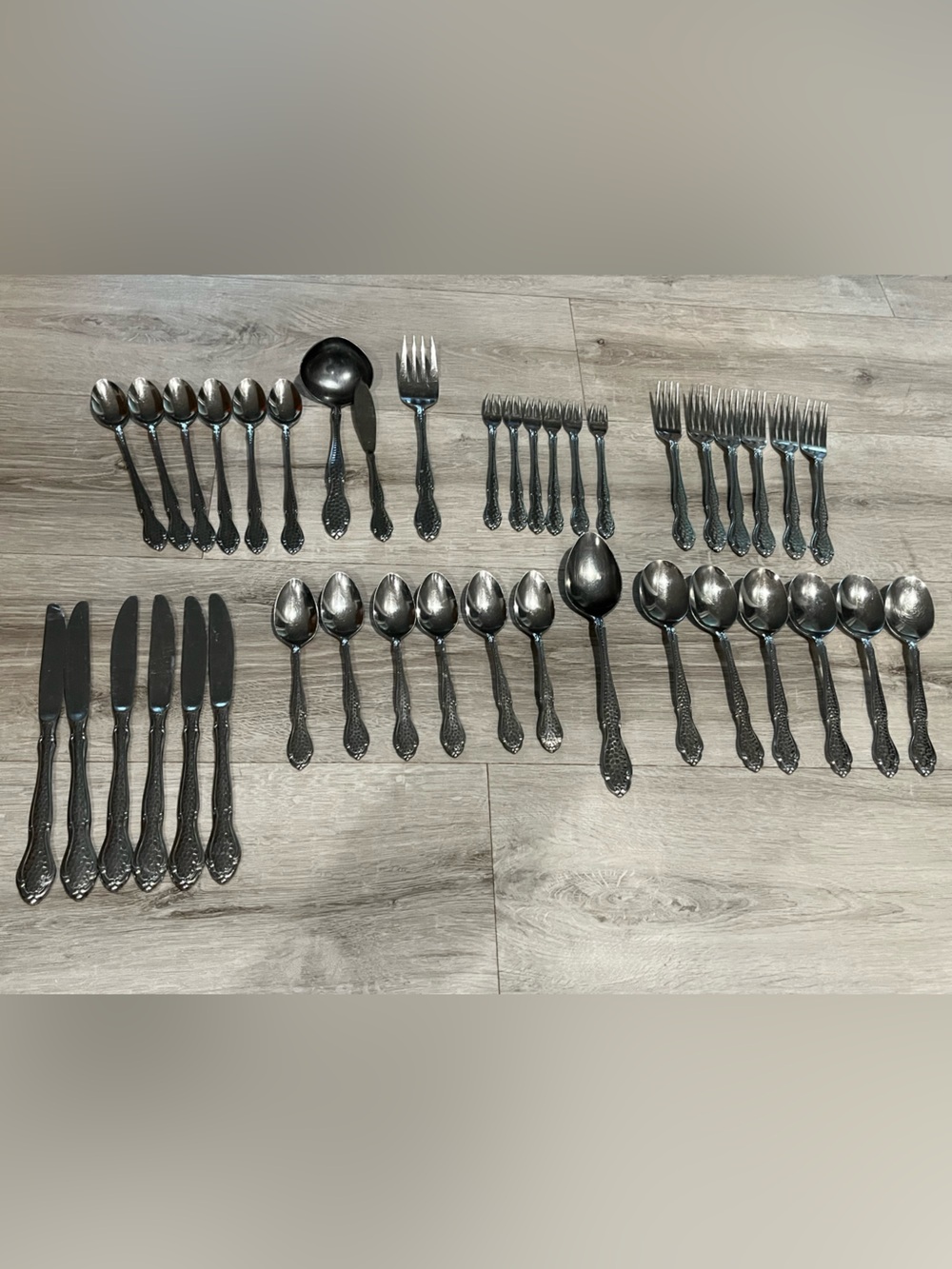Oneida Silver Stainless Steel Ornate Flatware Set